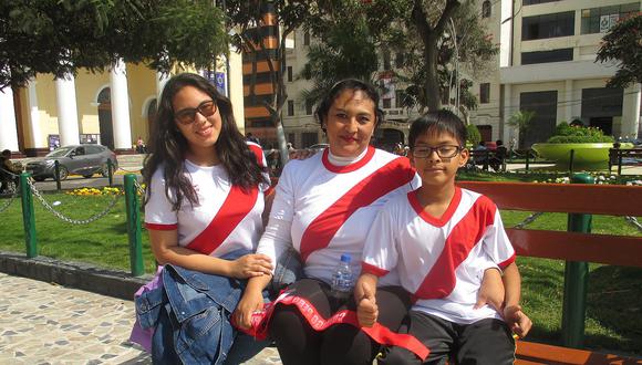 Chiclayo: Familia viaja 8 horas para ver en pantalla gigante el Perú Vs. Colombia (Vídeo)