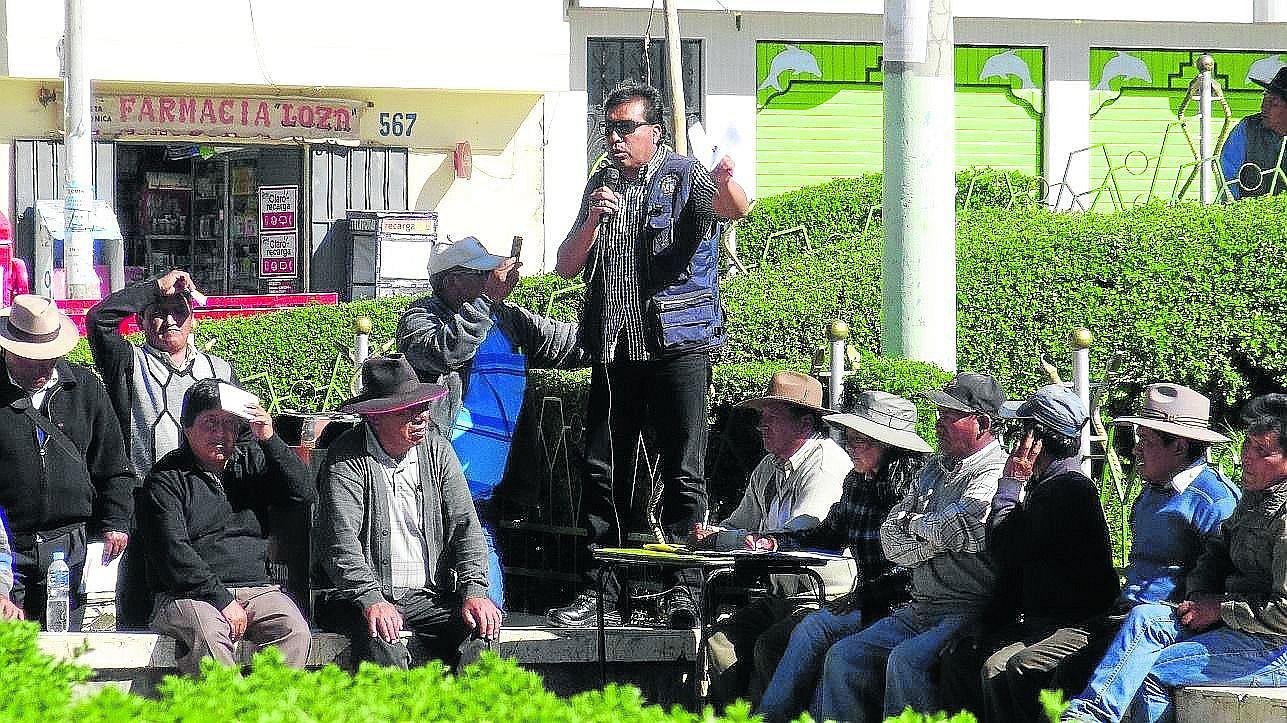 ​Yunguyo reclama contra el incremento tarifario en los pasajes hacia Puno