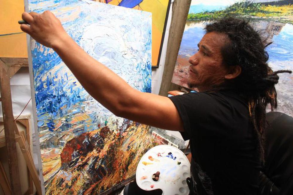 Joven pintor crea obras de arte con una espátula (FOTOS)