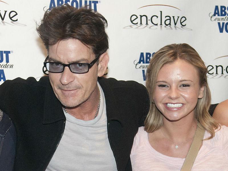 Charlie Sheen es un monstruo según su ex pareja Bree Olson