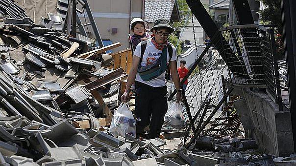 Japón: Dos potentes sismos causan más de 30 muertos y miles de heridos