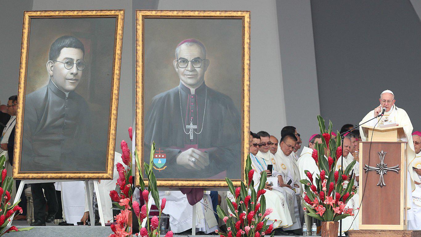 Papa Francisco proclama beatos al sacerdote Ramírez Ramos y al obispo Jaramillo (FOTOS)