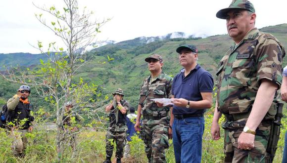 Ministro Pedraza inspeccionó zona de erradicación de coca 