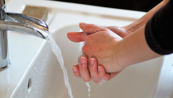 Así como es vital que uses agua y jabón para mantener limpias tus manos, hay otras recomendaciones de higiene que puedes tomar en cuenta, como cuidar tus uñas. (Foto: Pixabay)