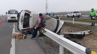 Dos heridos deja despiste y volcadura de vehículo en la Panamericana Sur, en Cañete