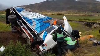 Cabanillas: Camión se despista y chofer queda atrapado en cabina