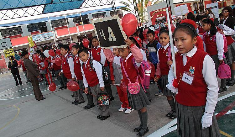 Al menos 211 mil estudiantes de Arequipa vuelven a las aulas
