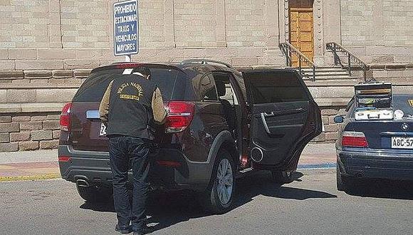 Delincuentes roban en vehículo de gobernador regional de Tacna