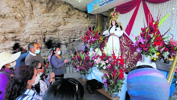 También claman por estabilidad política y económica. Feligreses visitaron Santuario de Chapi en Polobaya, mientras que otros acudieron a Cayma y Miraflores. (Foto: GEC)