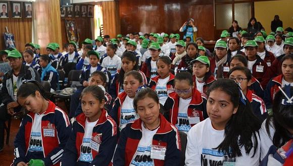 Cusco: Forman 400 líderes estudiantiles para prevenir el consumo de drogas