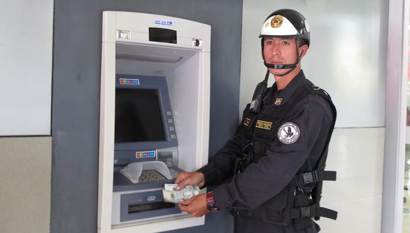 Chiclayo: Policía encuentra dinero en cajero y lo devuelve (VIDEO)