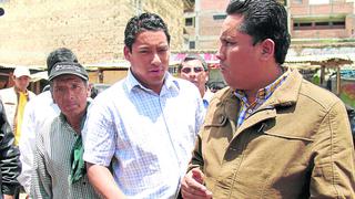 Ángel ​Unchupaico y su vicegobernador  se contradicen