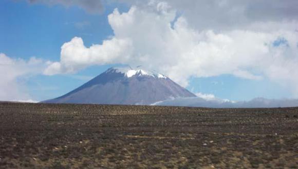 Volcán Sabancaya se encuentra en etapa pre eruptiva