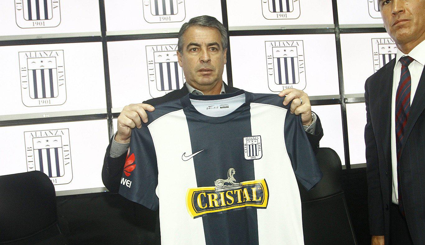 Pablo Bengoechea fue presentado como el nuevo técnico de Alianza Lima