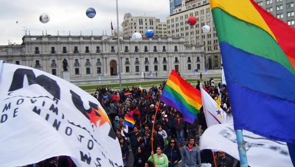 Chile: Miles marchan a favor de adopción por parte de homosexuales