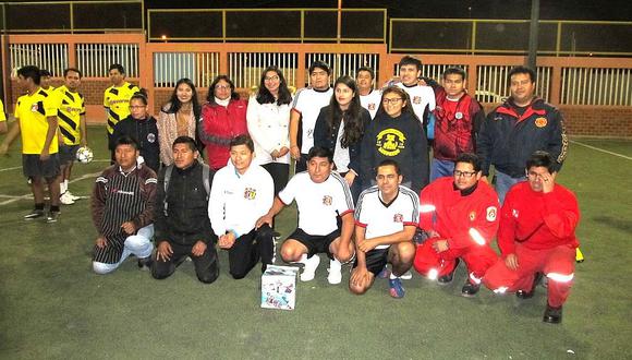 Voluntarios de Tacna fueron tras las copas de fuego