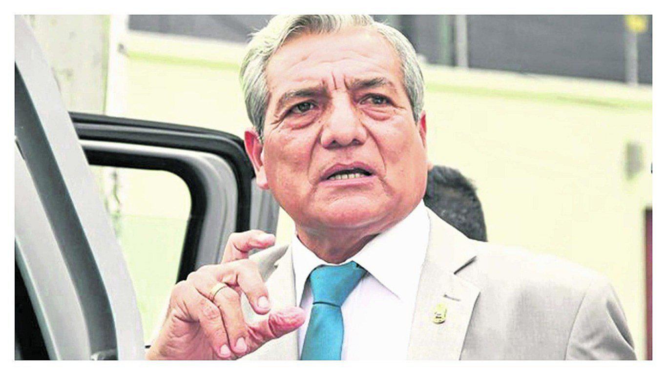 Denuncian a alcalde Elidio Espinoza y piden suspenderlo 150 días sin goce de haber  