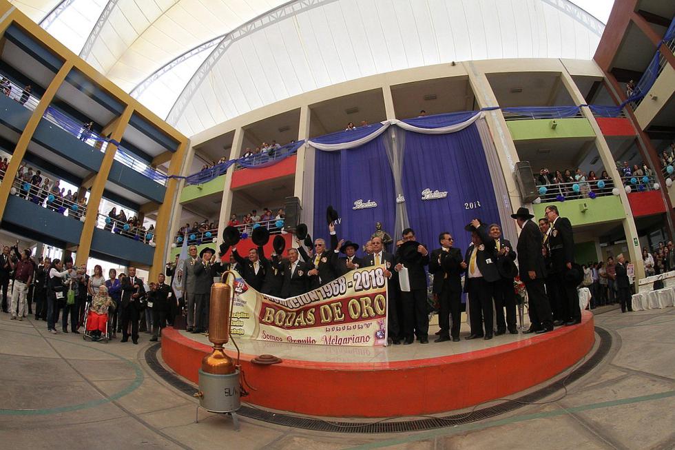 Exalumnos celebran 65 años de GUE Mariano Melgar (FOTOS)