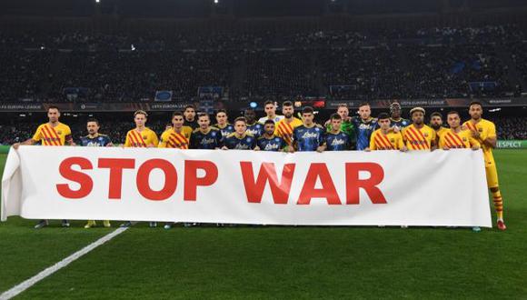 Barcelona y Napoli presentan mensaje en medio del conflicto Rusia-Ucrania. (Foto: Twitter)