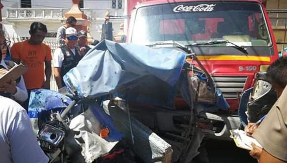 Seis personas con fracturas deja el choque entre un camión, una camioneta y mototaxi