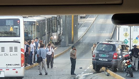 Patrullero PNP chocó con bus del Metropolitano en el Cercado de Lima (FOTOS)