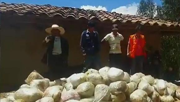 La Libertad: los moradores de la zona encontraron gran cantidad de paquetes de forma ovoide, por lo que reportaron el hallazgo a las autoridades. (Foto: Captura de video)