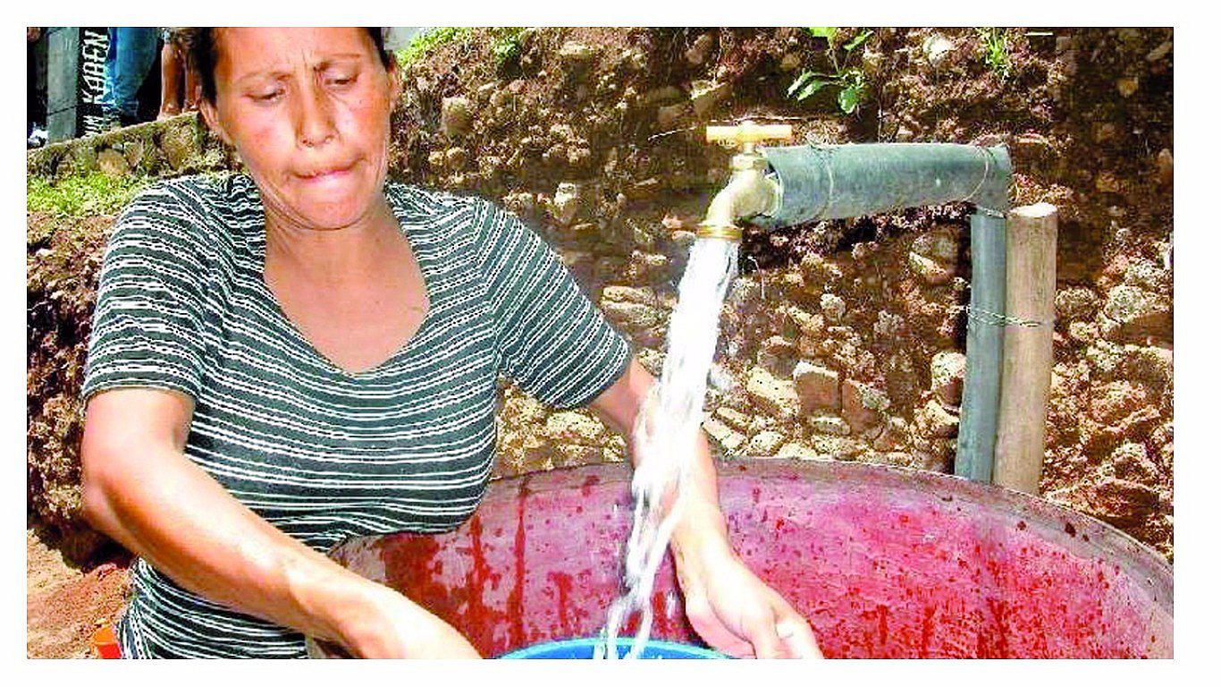 Alza de la tarifa de agua potable en suspenso