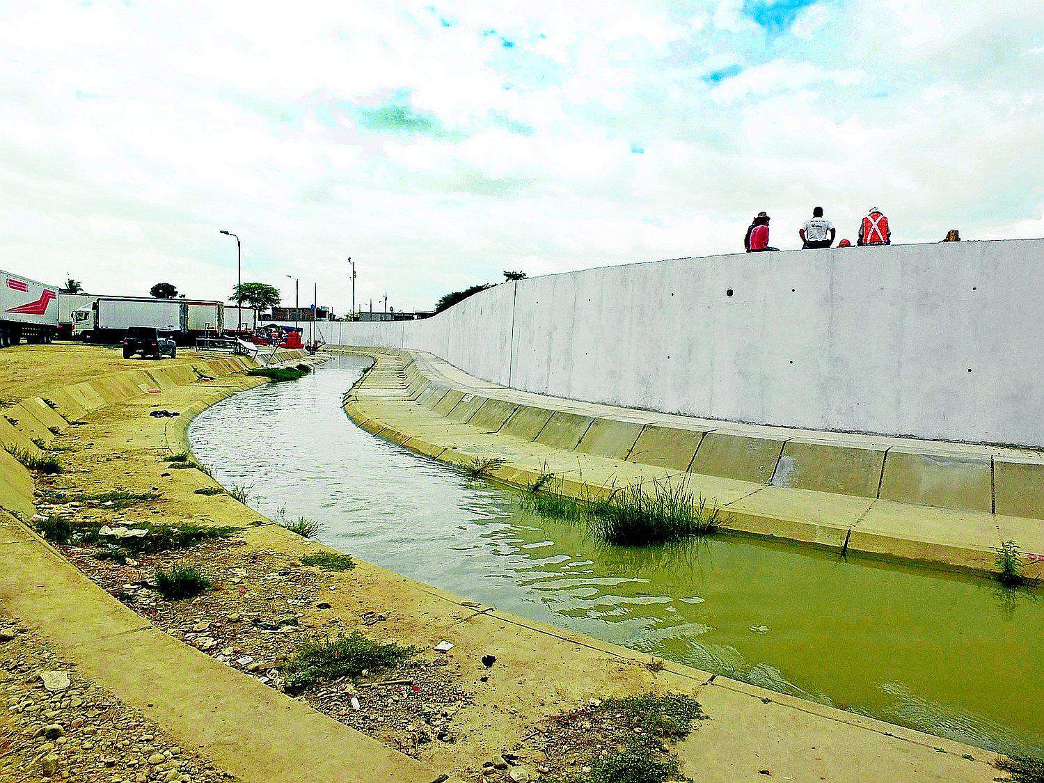 Tumbes: Muro construido en frontera causa polémica (VIDEO)