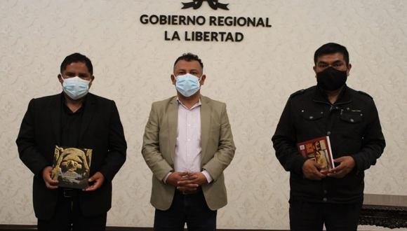 Ocupó el cargo de secretario general de Cáritas-Trujillo y ayudó entregando pollos a los sectores más vulnerables de la provincia.