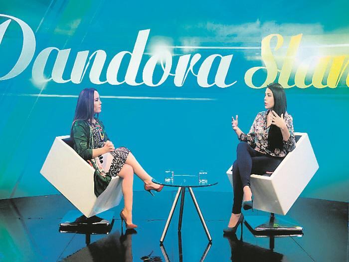 Programa de revista Pandora debutó este domingo en televisión por Willax TV