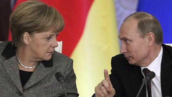 Angela Merkel cuestiona a Vladimir Putin por manejo del caso Pussy Riot
