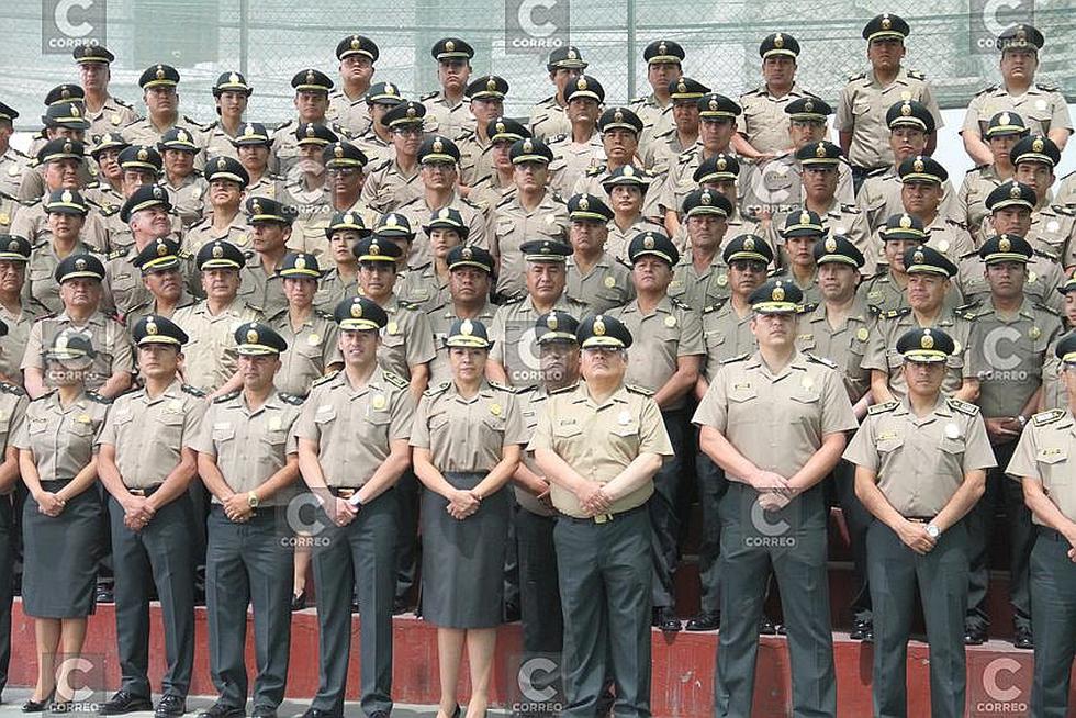Colocan insignias a 417 efectivos policiales por ascenso en la región Arequipa (FOTOS)