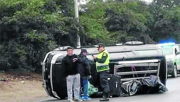 Camioneta minivan se despista en la vía Los Libertadores