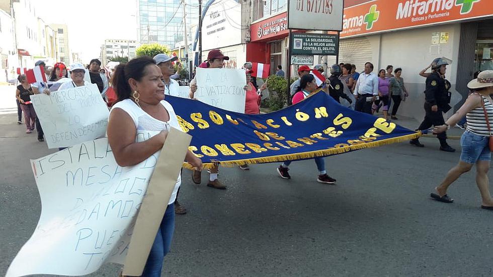 Miles de comerciantes del mercado Modelo realizan marcha de protesta en Chiclayo