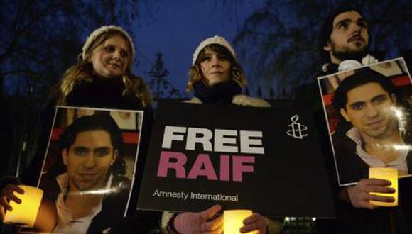 ​Aplazan sesión de 50 latigazos a bloguero saudí