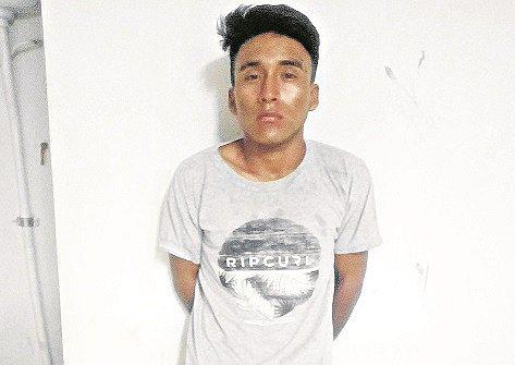 Hombre es capturado tras amenazar a mujer con cuchillo para robarle 