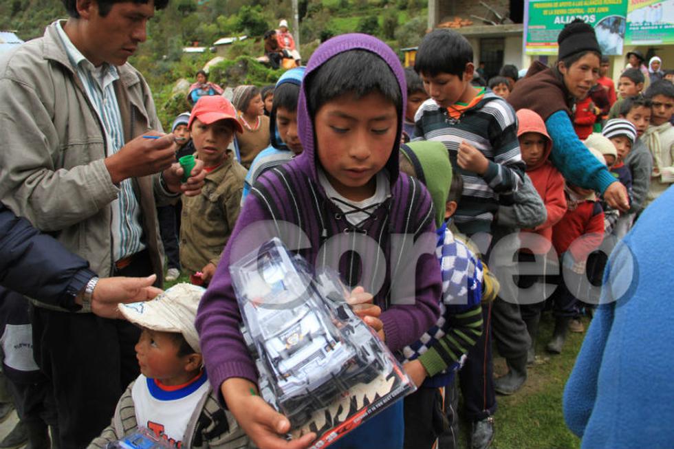 Correo hizo realidad el milagro de Navidad para los niños de Comas (FOTOS)