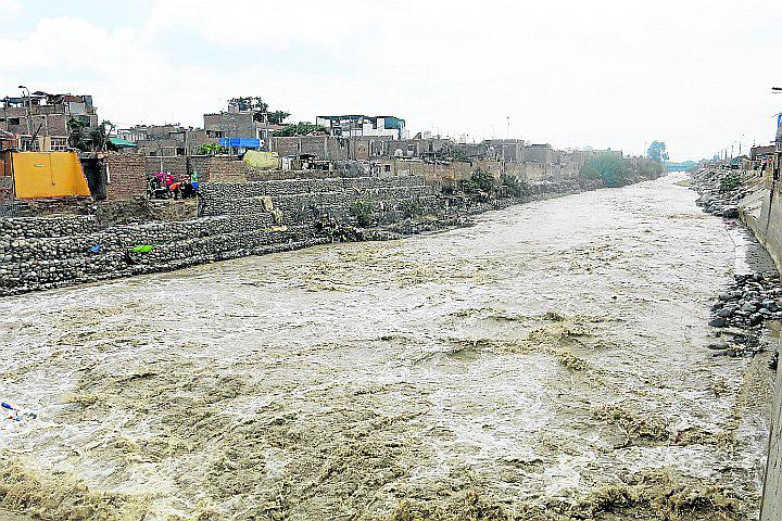 Incremento del caudal del río Ica causa alarma en la población (VIDEOS)