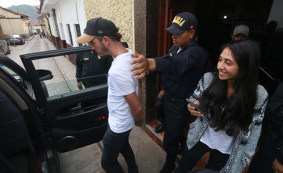 Diez extranjeros detenidos tras hallazgo de drogas en hostal de Cusco (FOTOS)