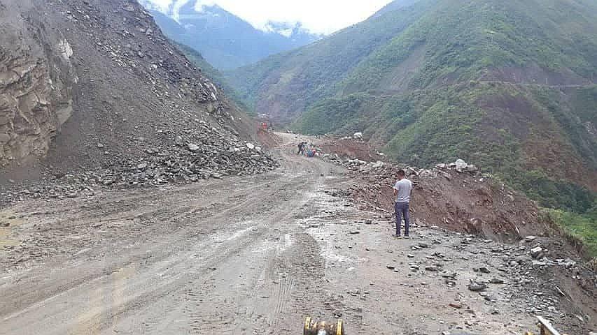 Anciana pierde la vida al caerle roca en la cabeza cuando cruzaba derrumbe