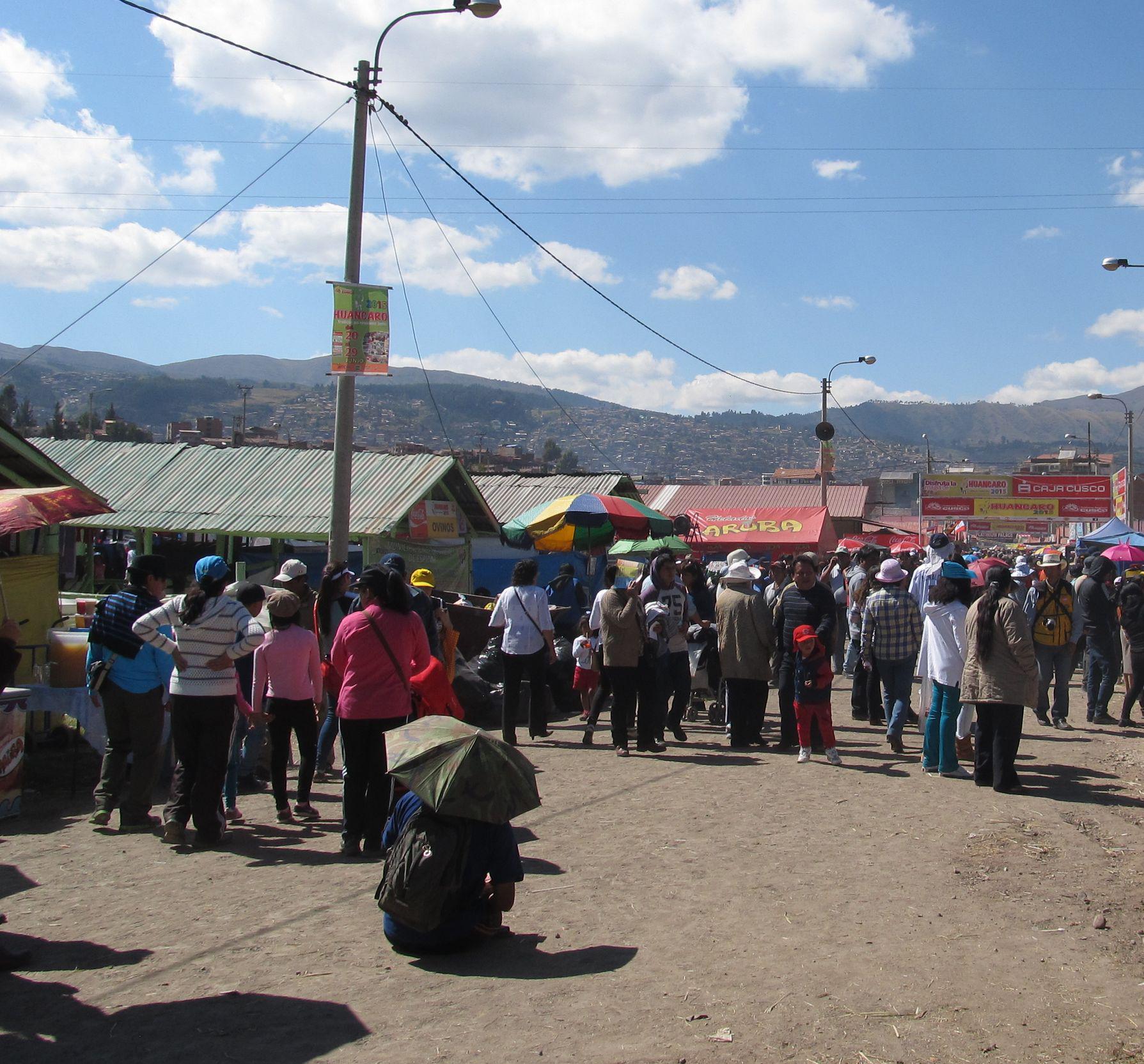 Feria de Huancaro Cusco se salva de clausura