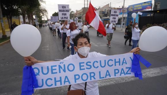 Ciudadanos marchan por la paz por céntricas calles de Ica.