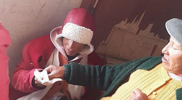 ​Trabajadora municipal dona bono de 380 soles que por error le desembolsaron