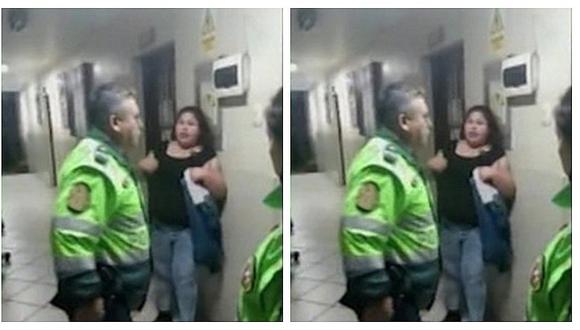 Ate: Mujer agrede a policía y este le responde a golpes (VIDEO)
