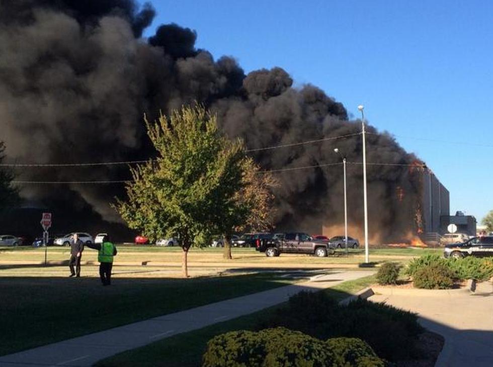 EEUU: Avión se estrella contra un edificio de aeropuerto en Kansas (Fotos)