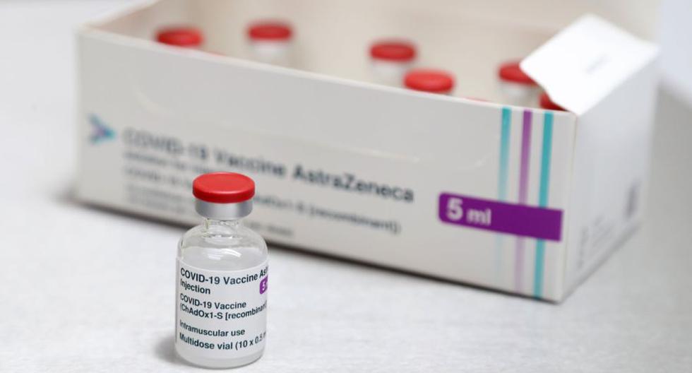 Una caja de viales de la vacuna contra el coronavirus de AstraZeneca / Oxford se muestra en Pontcae Medical Practice, en Merthyr Tydfil, en el sur de Gales, el 4 de enero de 2021. (AFP / Geoff Caddick).