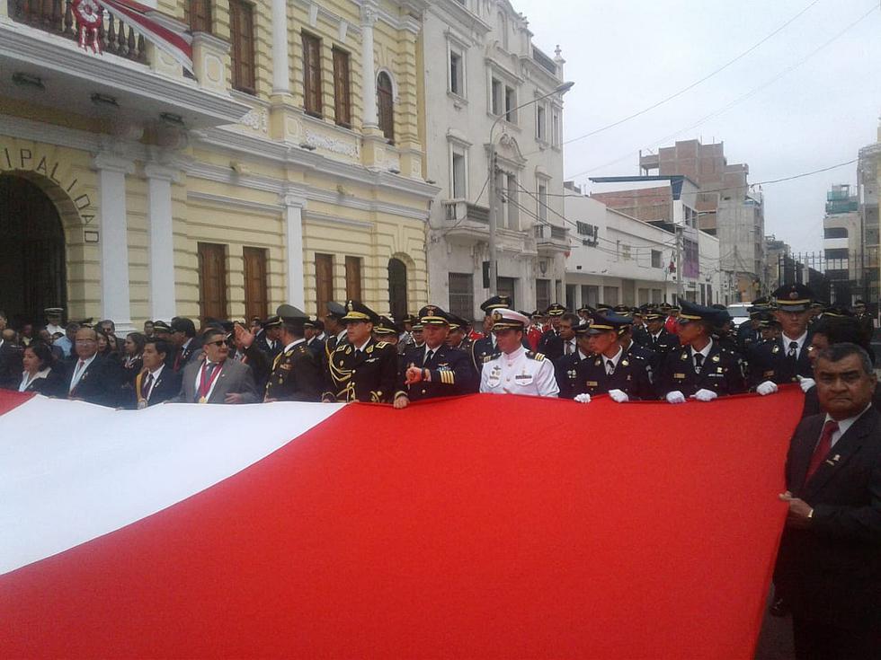 Realizan Paseo de la Bandera y Desfile Cívico Patriótico en Chiclayo