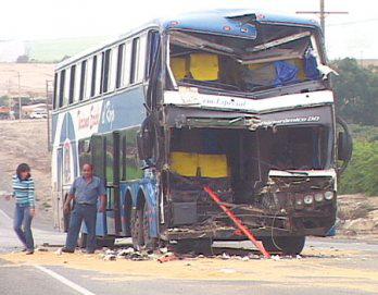 Un muerto y diez heridos en accidentes