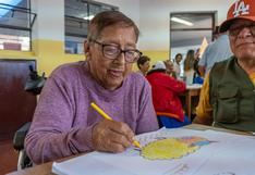 Carmen de la Legua: abuelitos asisten al colegio para aprender a leer y escribir