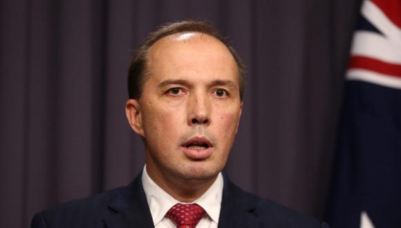 Australia: Ministro llamó "bruja loca" a periodista